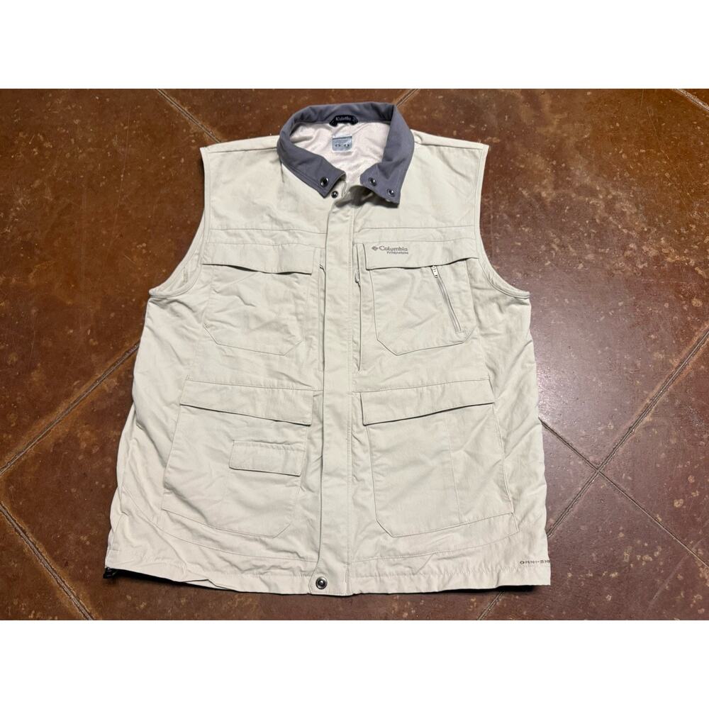 Columbia Titanium Men’s Athleisure Vest Size Large Khaki Outdoors Fishing READ